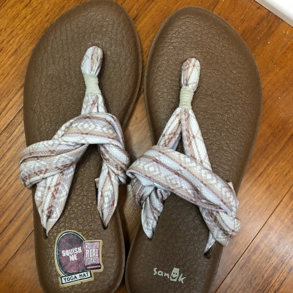 Brand new Sanuk size 7